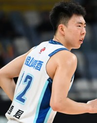 乐鱼体育app官方登录入口-段昂君全场出战27分钟，投篮13中5，三分9中4得到14分1篮板