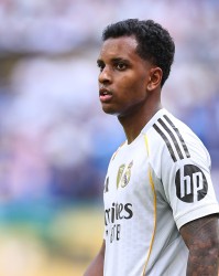 体育投注-罗马诺：若萨维尼奥离队曼城考虑罗德里戈，哈维-西蒙斯不是目标