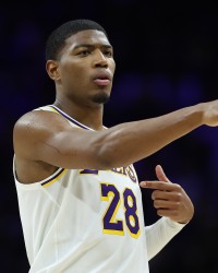 八村塁：队内许多合同年球员当然对我们有影响 但赢球是关键